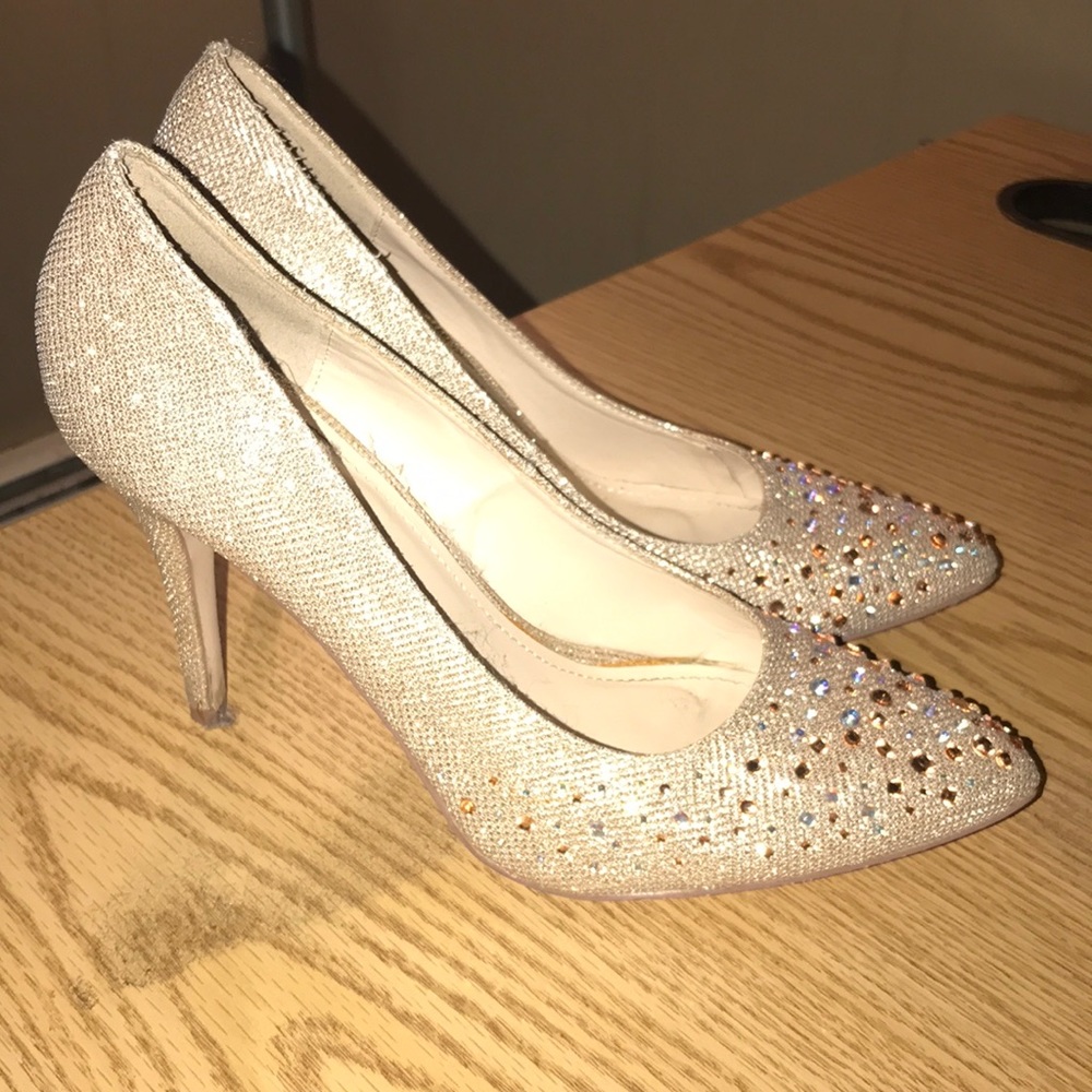 Pumps - Picture 3 of 4